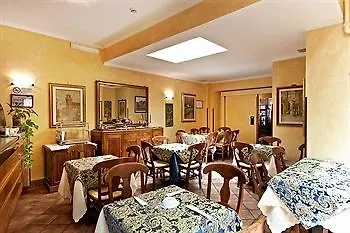 Trastevere Cisterna Отель 2*